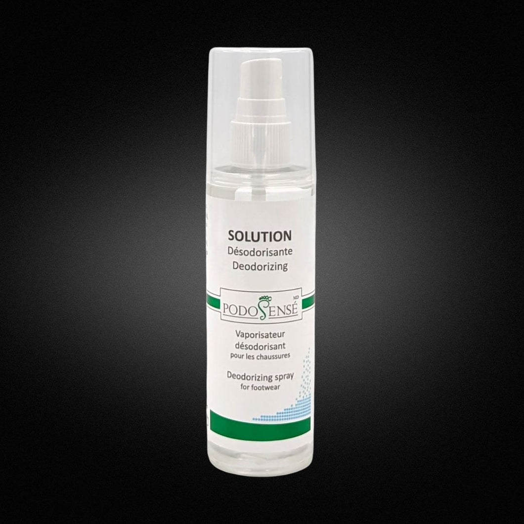 Spray désodorisant et assainissant pour chaussures. Formulé avec des huiles essentielles antifongiques (Melaleuca, Menthe Poivrée) pour une hygiène optimale. 120 ml. PodoSensé