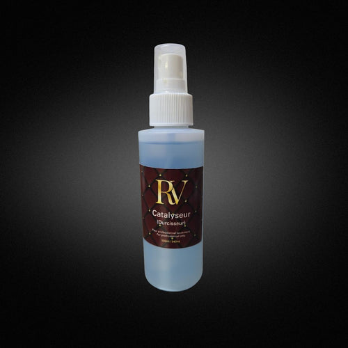 Flacons de Durcisseur Rouge Vernis de 125 ml avec spray pour le durcissement rapide des résines.