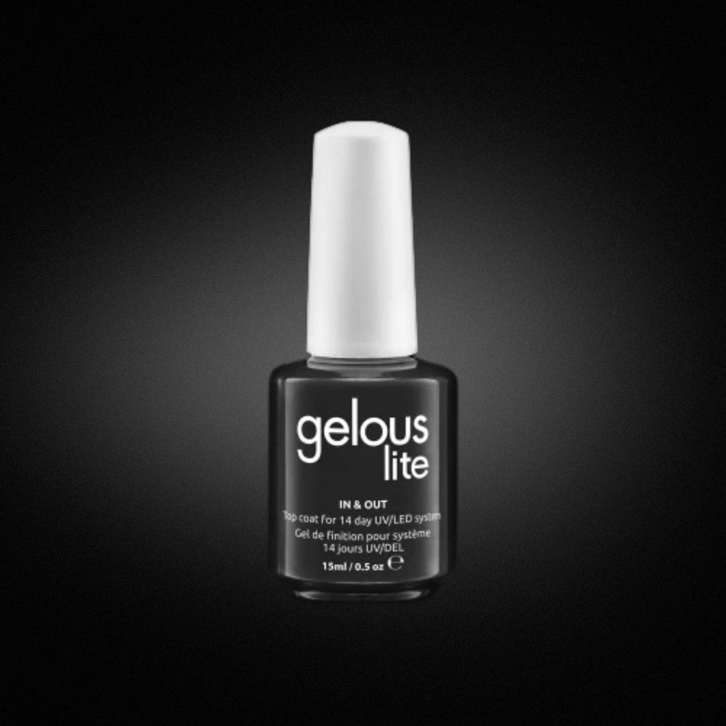 Le In & Out est formulé pour une brillance miroir exceptionnelle. Il ne nécessite aucun nettoyage (no wipe) après la pose pour une finition ultra rapide, sans compromis sur le look! 